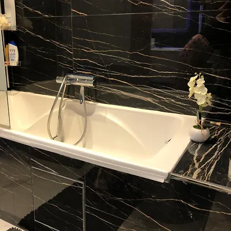 Maison Tour Eiffel Paris Porte De Versailles 4*